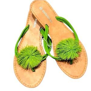 NWT Sondra Roberts Neon Green Sandals with pompom detail Size 6